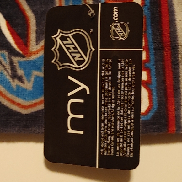 VANCOUVER Canucks hockey team Canada Hand Towel - Picture 3 of 6